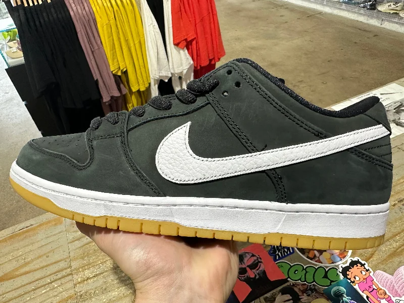 Nike SB Dunk Low - Black Gum